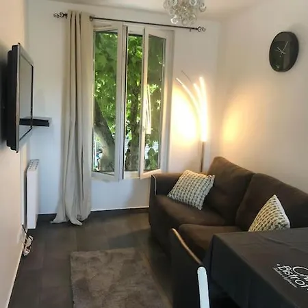 Super Proche Paris Apartment